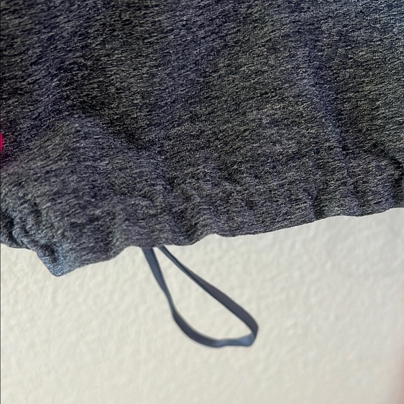 Under Armour Gray Sleeveless Relaxed Tank Top - Picture 4 of 7